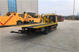 泸县非事故拖车