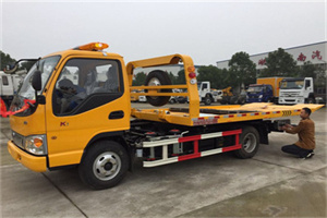 泸县哪里有拖车服务